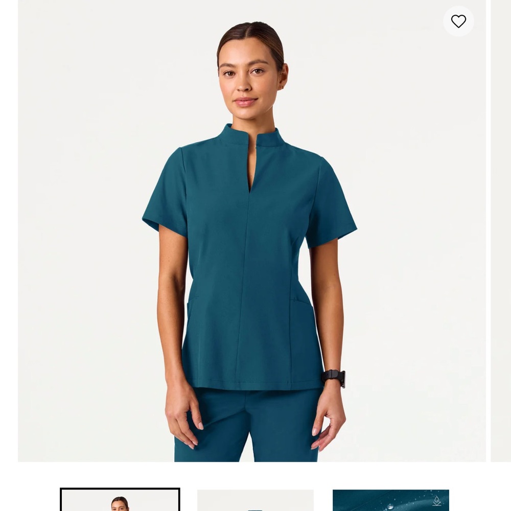 Jaanuu Scrub Top in caribbean blue